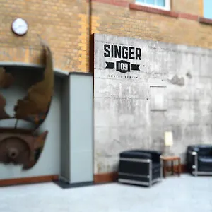 Singer109 Hostel, & Albergue